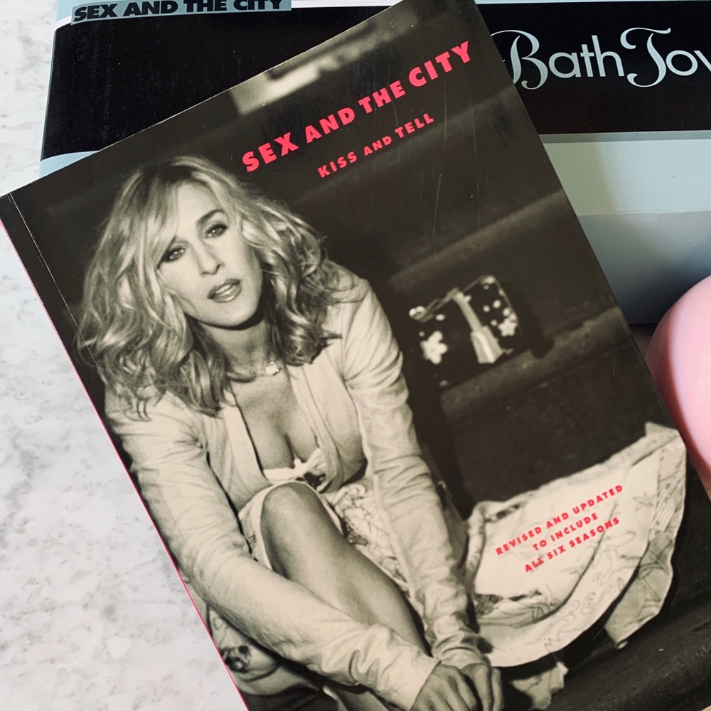 RARE Sex and the City x HBO VIP Goodie Bag - Picture 3 of 8